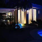 펜션 Tinyhouse Mit Pool, Outdoor Whirlpool Und Garten