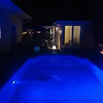 펜션 Tinyhouse Mit Pool, Outdoor Whirlpool Und Garten