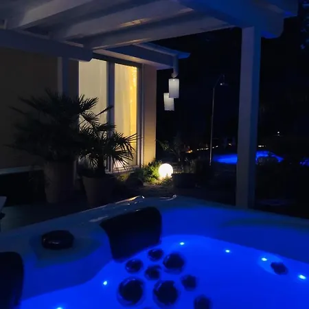 Tinyhouse Mit Pool, Outdoor Whirlpool Und Garten * Petershagen-Eggersdorf