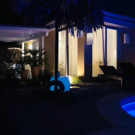Ferienhaus Tinyhouse Mit Pool, Outdoor Whirlpool Und Garten