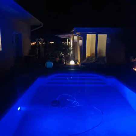 Ferienhaus Tinyhouse Mit Pool, Outdoor Whirlpool Und Garten