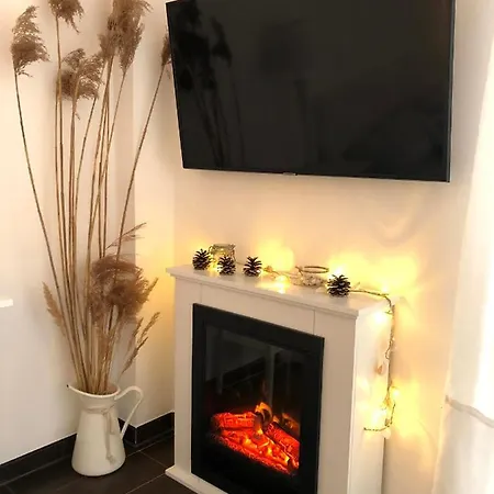 Tinyhouse Mit Pool, Outdoor Whirlpool Und Garten