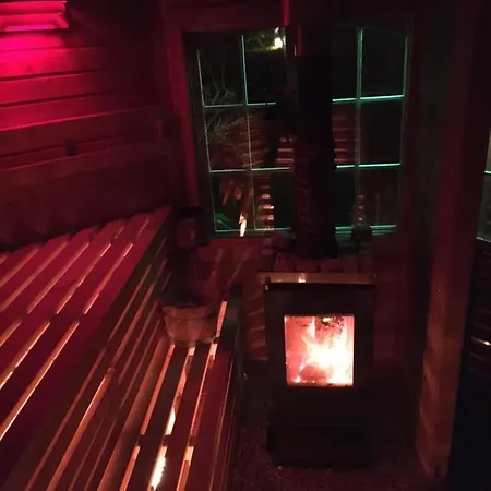 Tinyhouse Mit Pool, Outdoor Whirlpool Und Garten Ferienhaus *