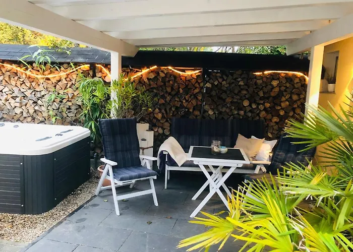 Tinyhouse Mit Pool, Outdoor Whirlpool Und Garten