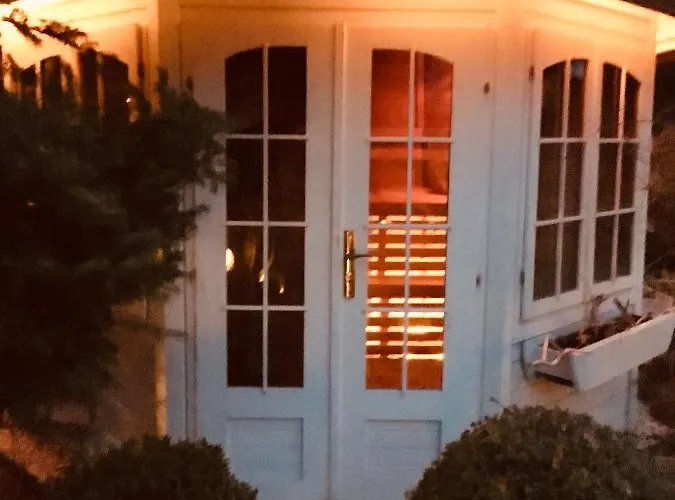 Tinyhouse Mit Pool, Outdoor Whirlpool Und Garten *